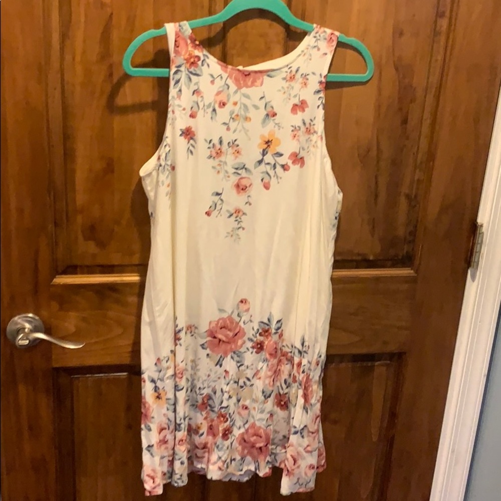 White floral shift dress